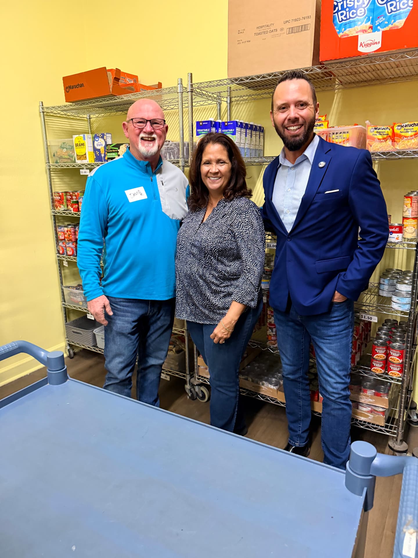 Austin Arthur volunteering at the Hope Center Food Pantry in West Orange County